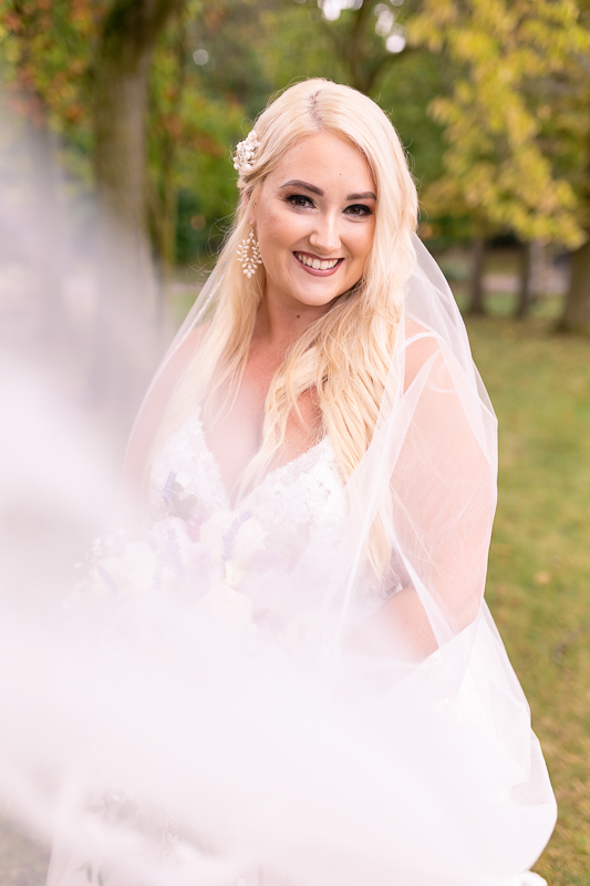 Lizton-lodge-wedding-photo-bride