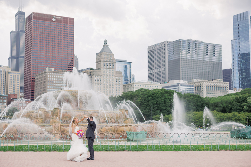 Buckingham fountain Chicago wedding photographer