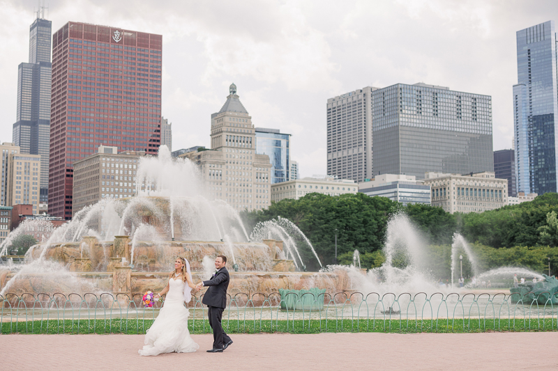 Buckingham fountain Chicago wedding photographer