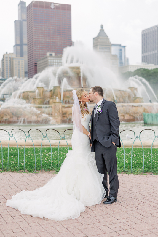 Buckingham fountain Chicago wedding photographer